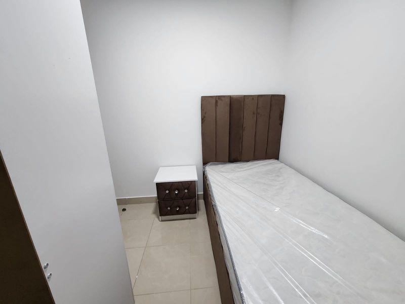 Maids Room w Bathroom Near Metro and Marina Mall Available  for Males